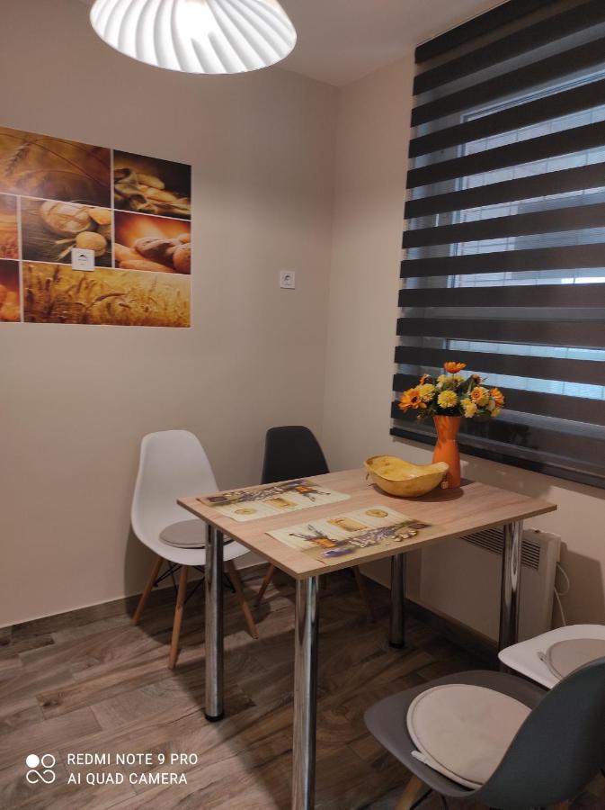 Baross Apartman Kaposvár Buitenkant foto
