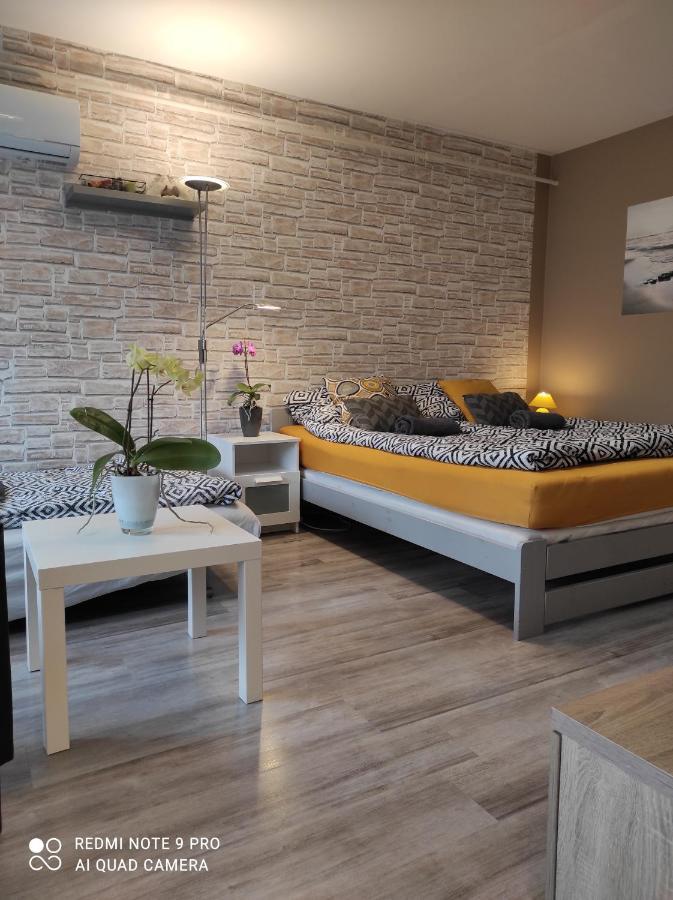 Baross Apartman Kaposvár Buitenkant foto