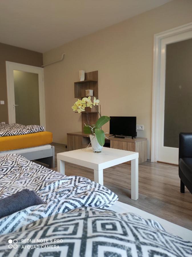 Baross Apartman Kaposvár Buitenkant foto