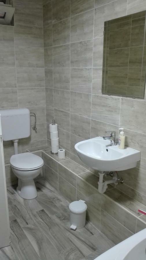 Baross Apartman Kaposvár Buitenkant foto