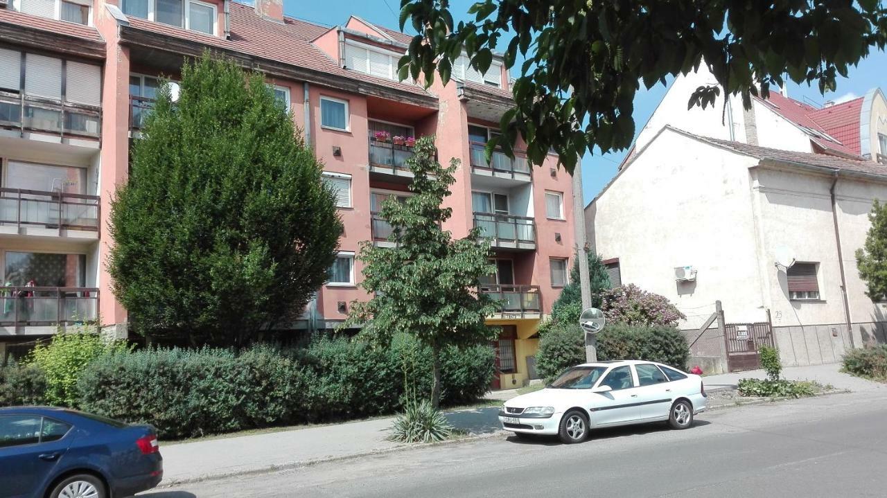 Baross Apartman Kaposvár Buitenkant foto